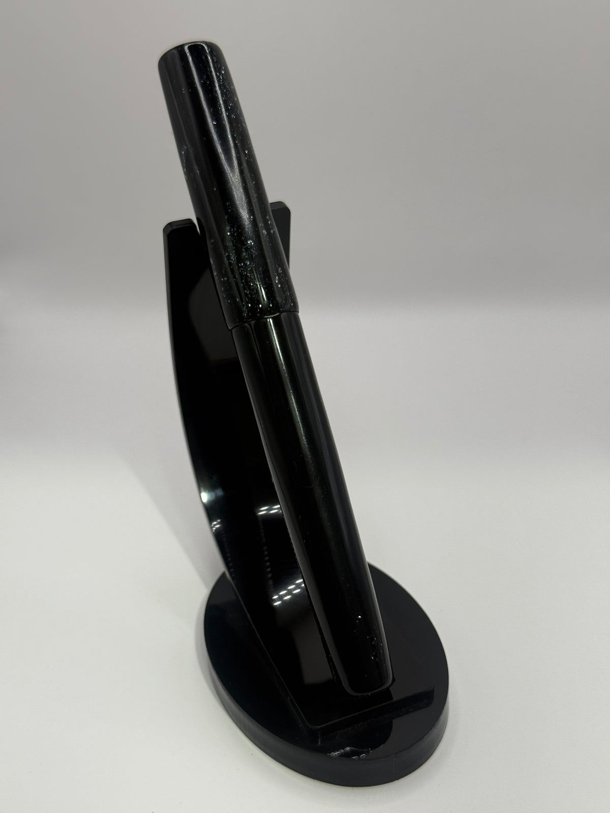 It GLOWS fountain pen