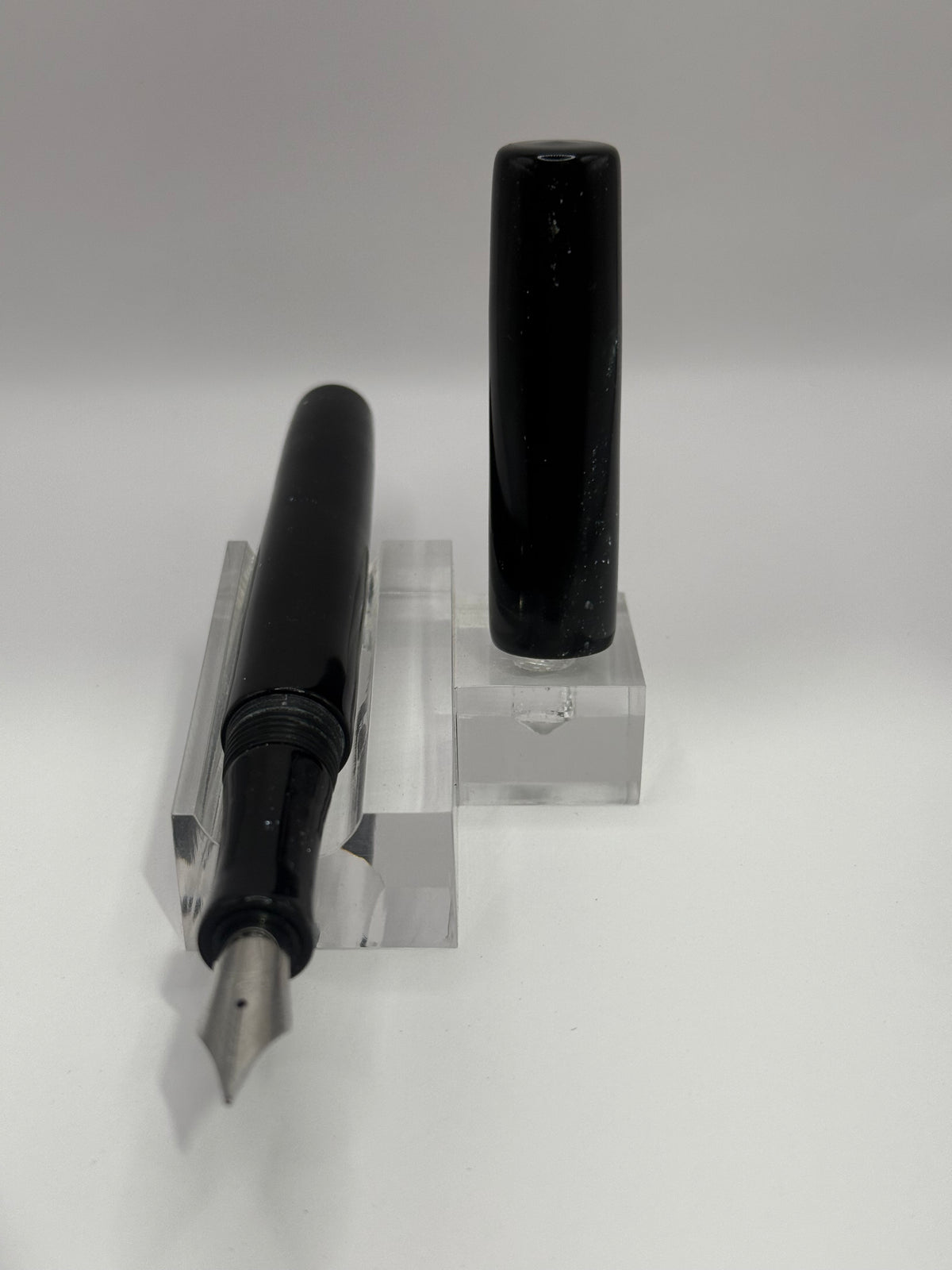 It GLOWS fountain pen