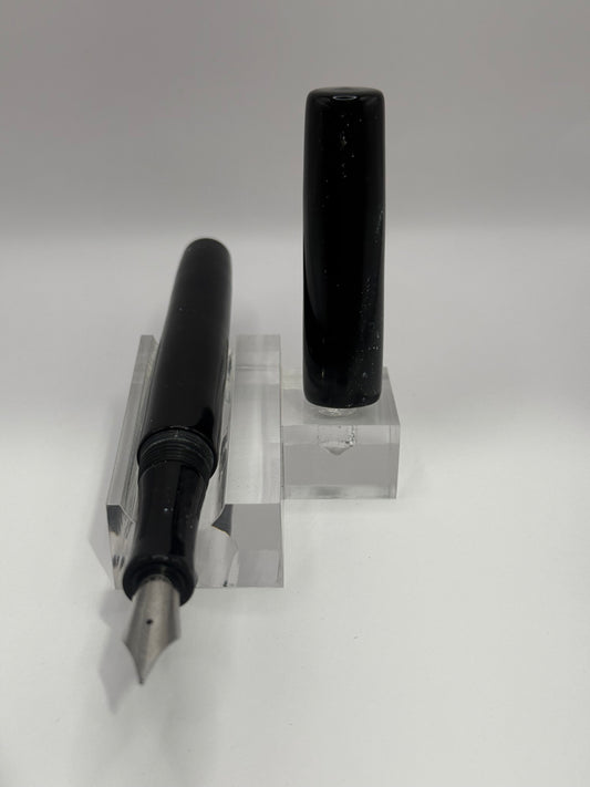 It GLOWS fountain pen