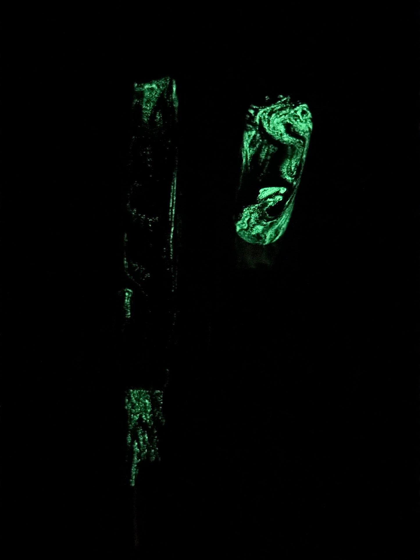 It GLOWS fountain pen