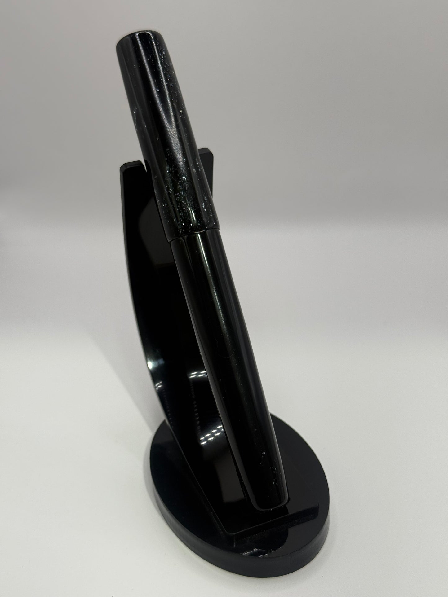 It GLOWS fountain pen