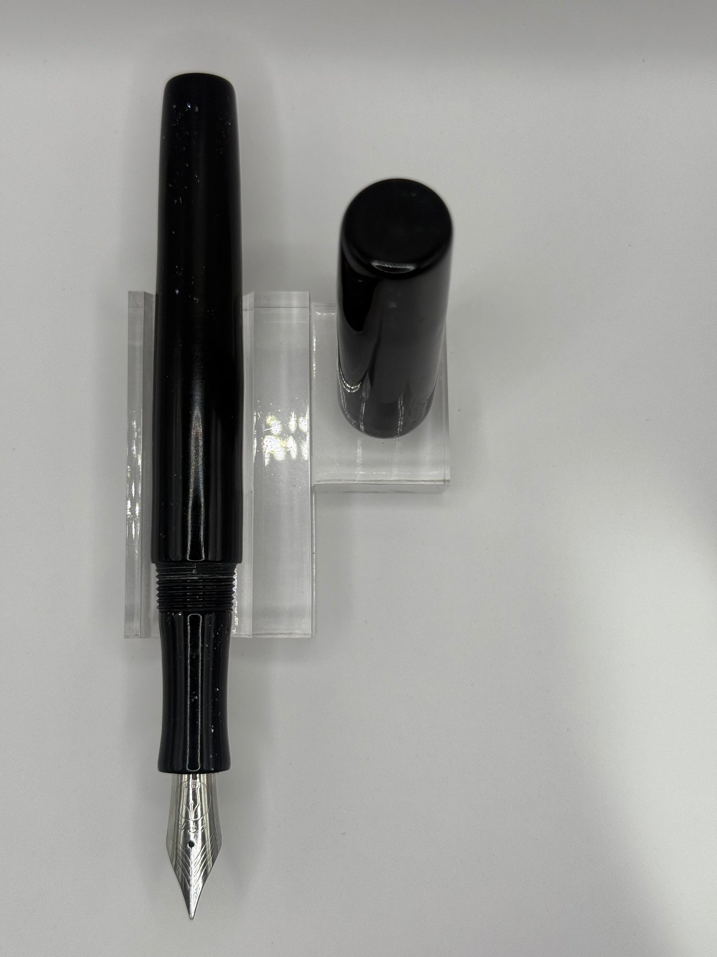 It GLOWS fountain pen