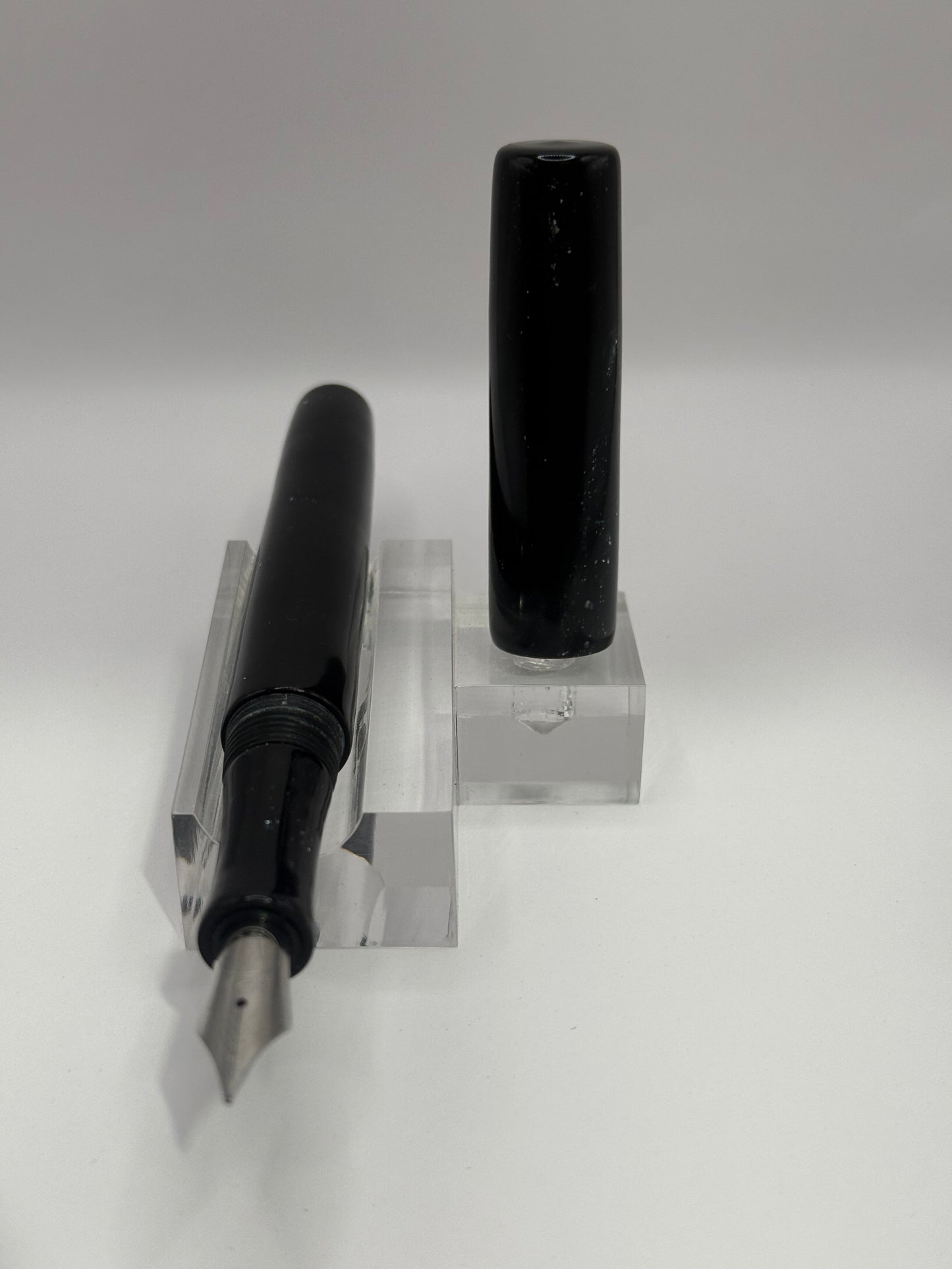 It GLOWS fountain pen