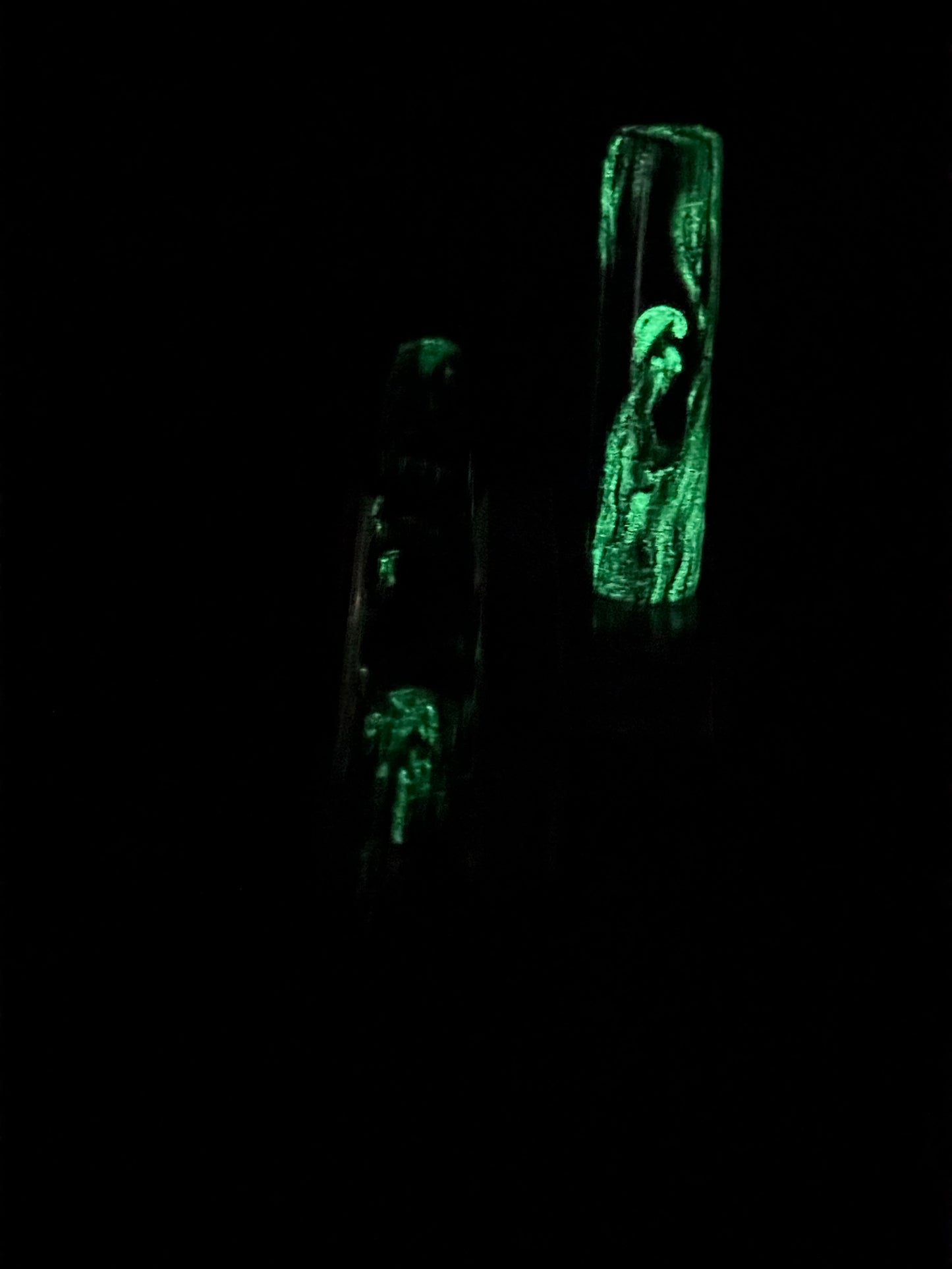 It GLOWS fountain pen